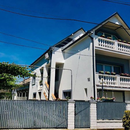 Natalia Vendeghaz Hotel Csetfalvat Bagian luar foto